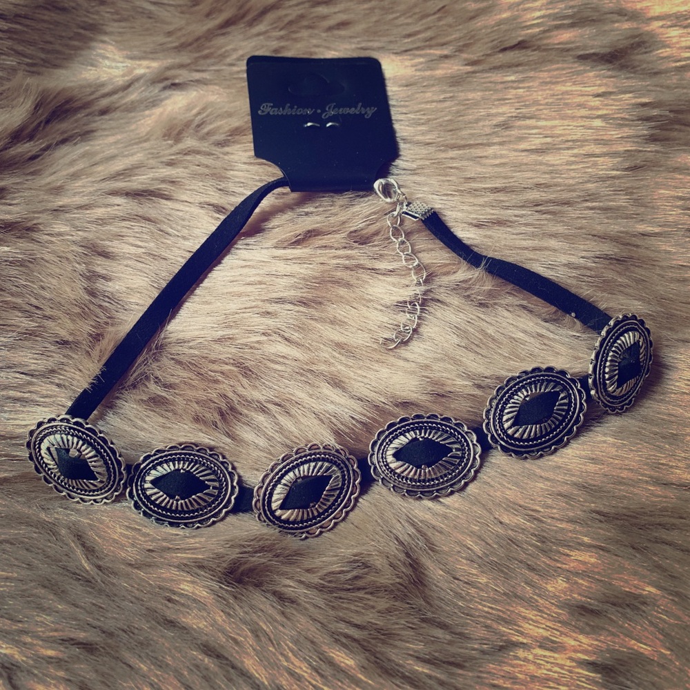 Choker necklace